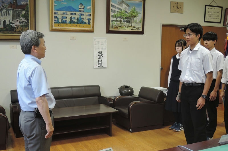 贈呈式の様子02