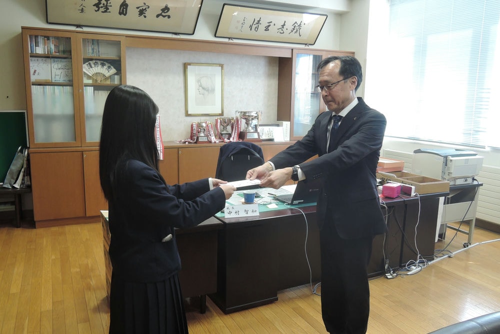 贈呈式の様子01