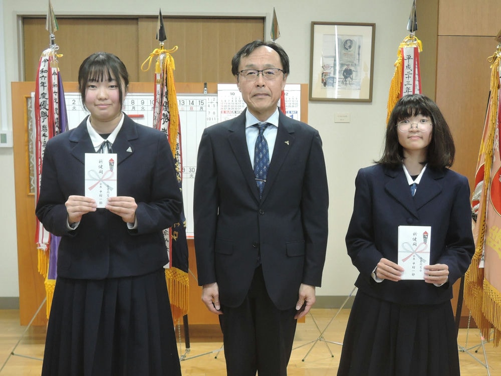 贈呈式の様子02