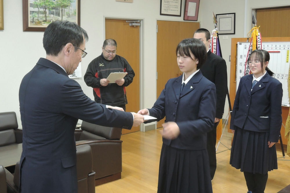 贈呈式の様子01