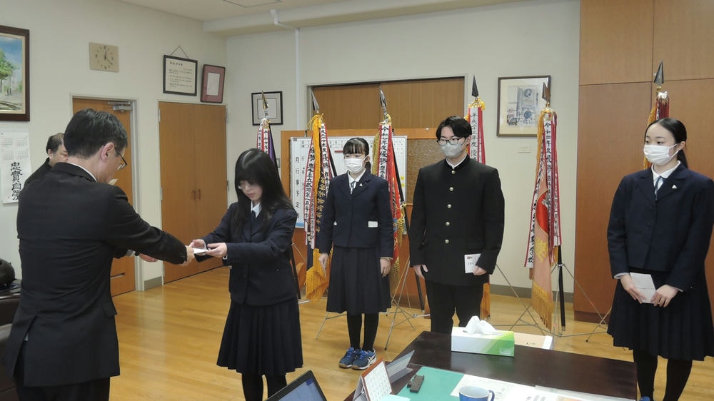 贈呈式の様子01